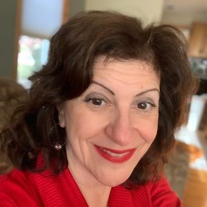 Meet your Posher, Lois